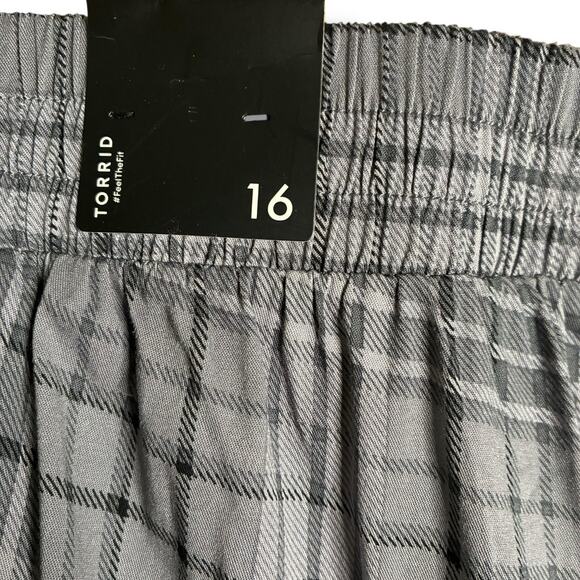 Torrid Pants Women's Sz 16 NWT Plaid Pleated Front Taper Stretch Cropped Pockets - Picture 4 of 7